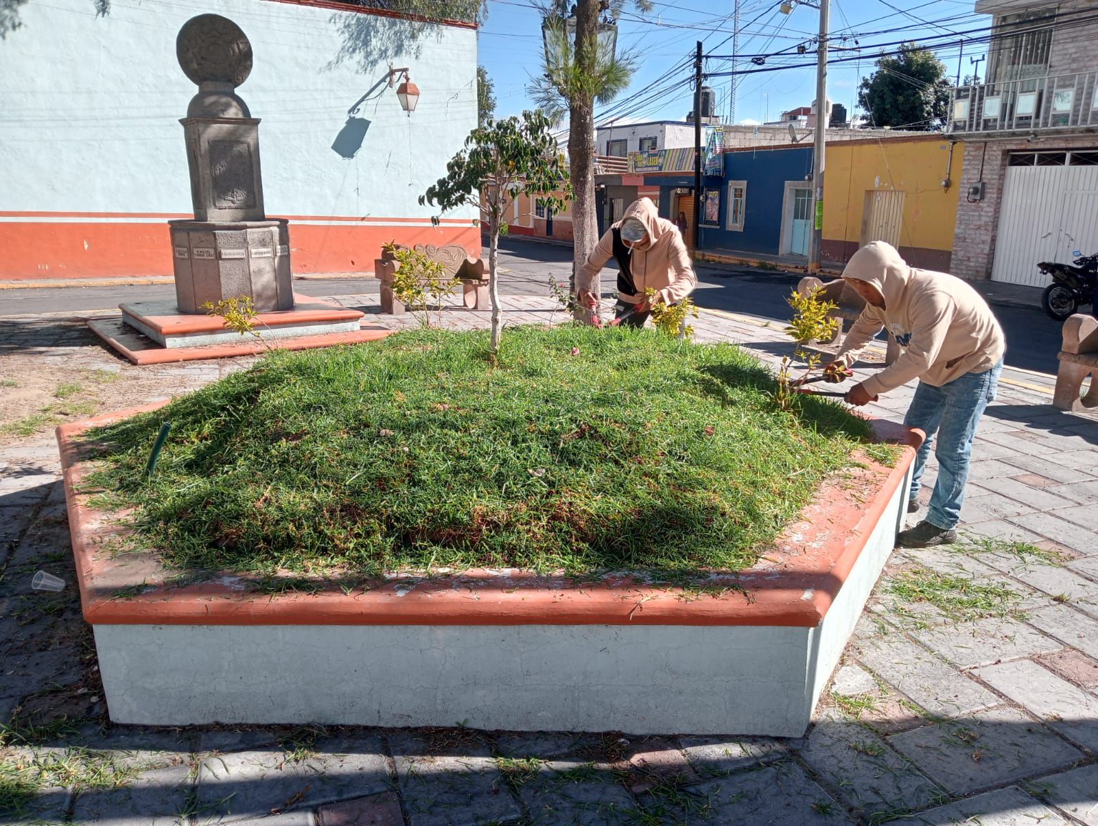 Brigadas municipales realizan labores de limpieza y mantenimiento previo al evento de Fundación de Huamantla
